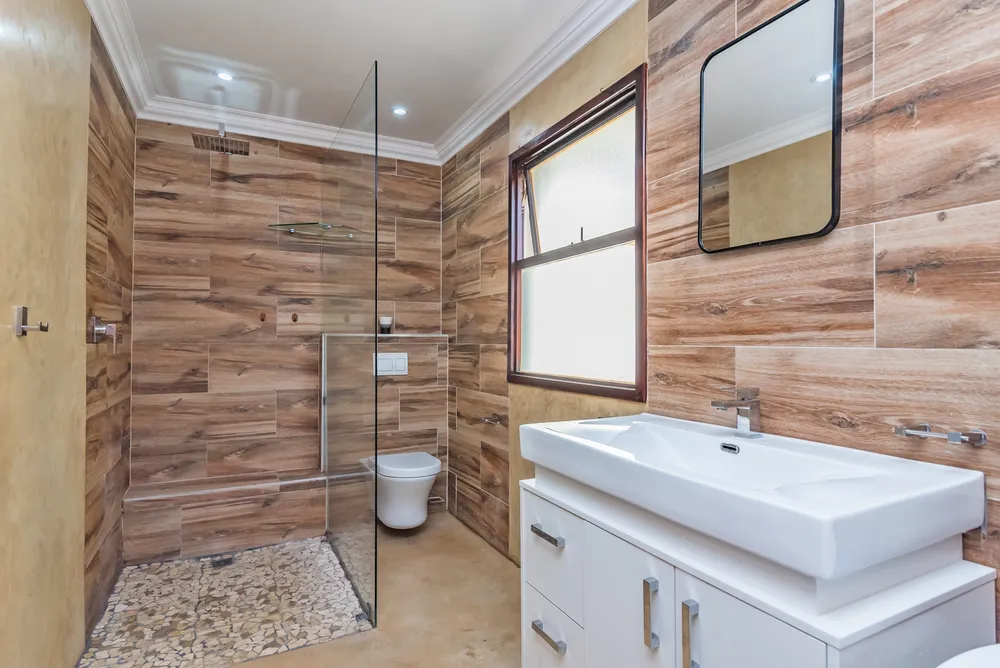 South Africa, North West, Pecanwood Estate, Kingfisher Drive, 60