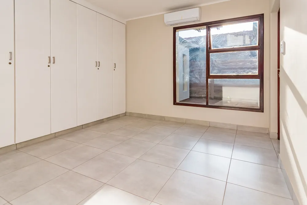 South Africa, North West, Pecanwood Estate, Kingfisher Drive, 60