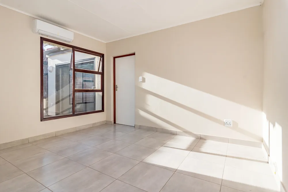 South Africa, North West, Pecanwood Estate, Kingfisher Drive, 60