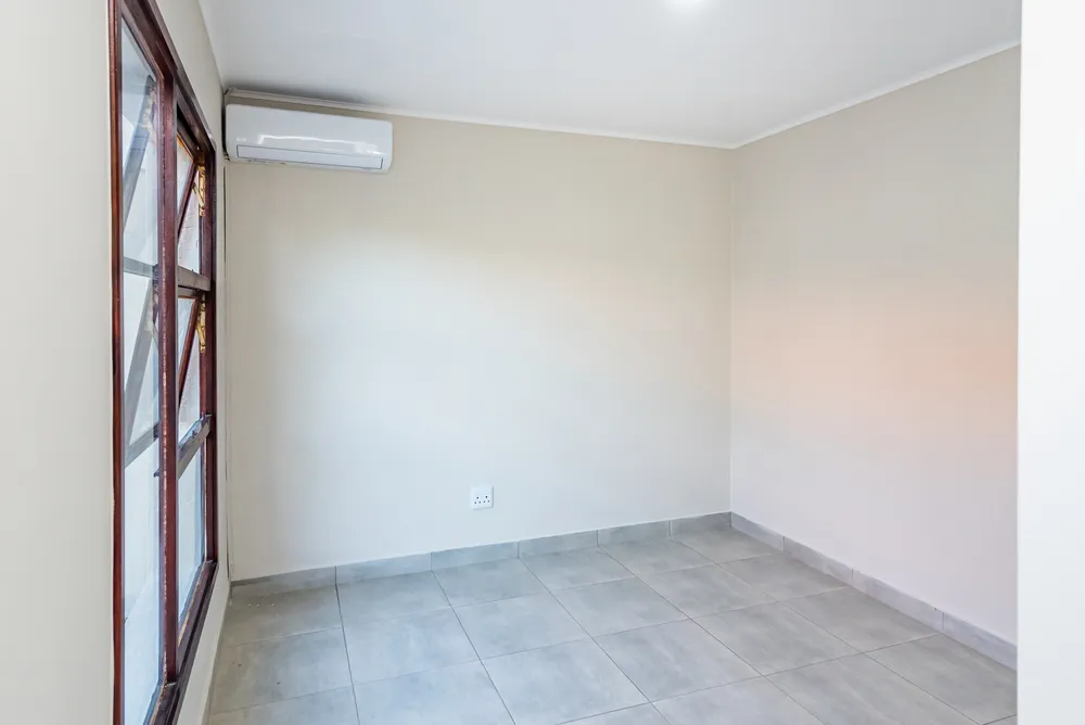 South Africa, North West, Pecanwood Estate, Kingfisher Drive, 60