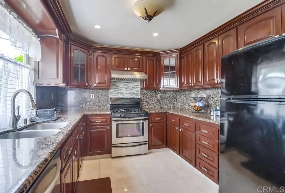 475 Marsh Harbor Dr, San Diego, CA 92154