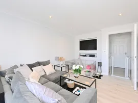 Taverners Way, Hoddesdon thumb 3