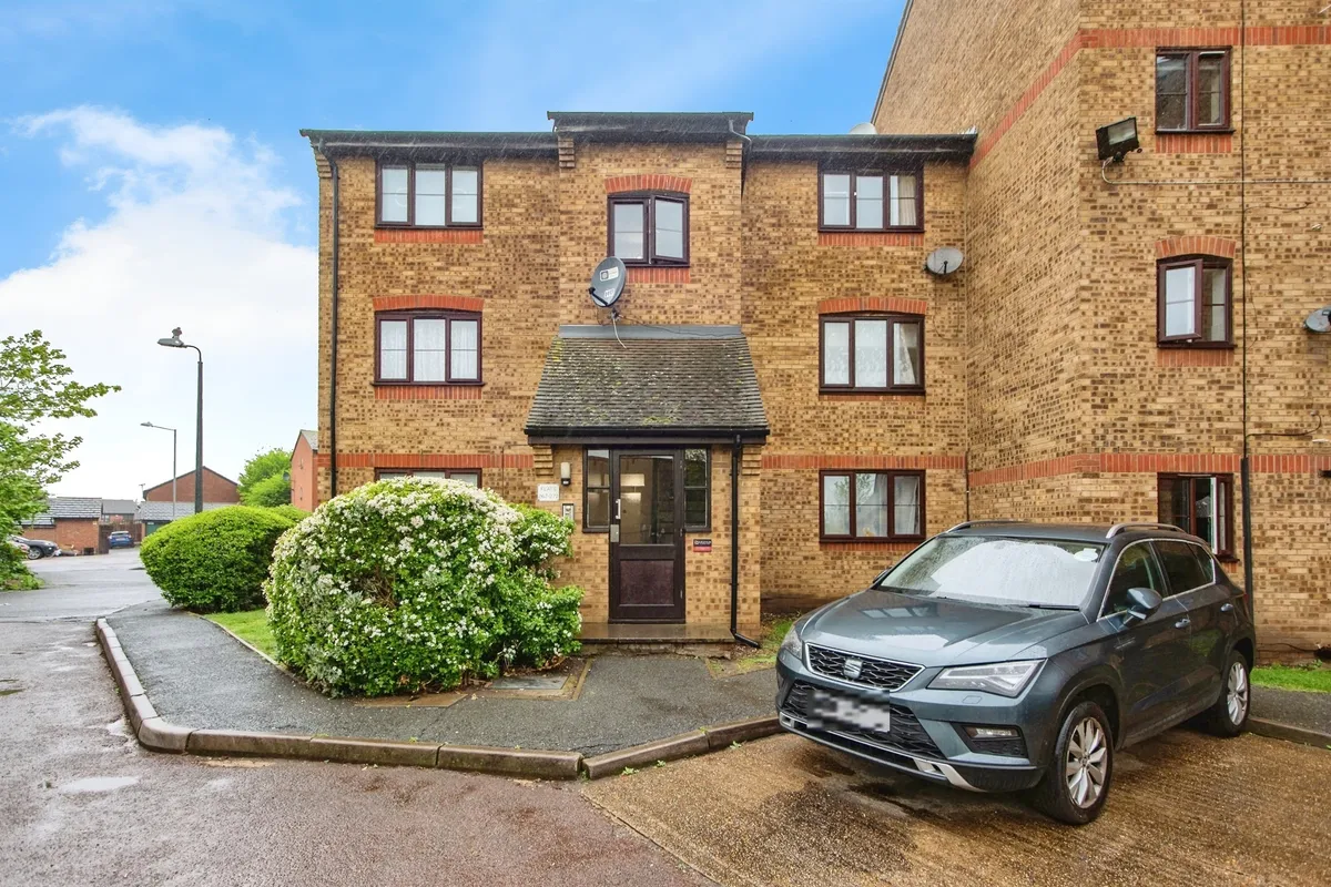 Falcon Avenue, Grays