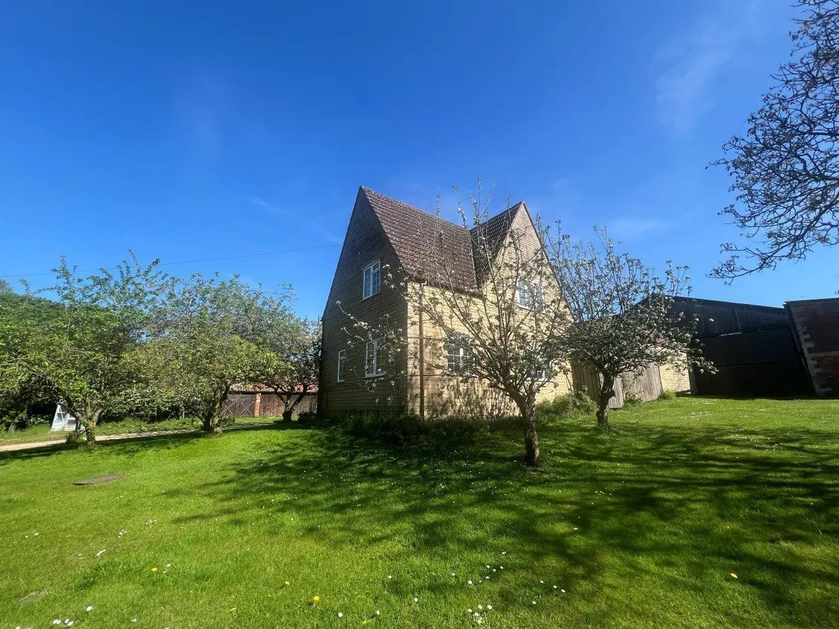 CHURCH FARM HOUSE, MANOR ROAD, STRETTON