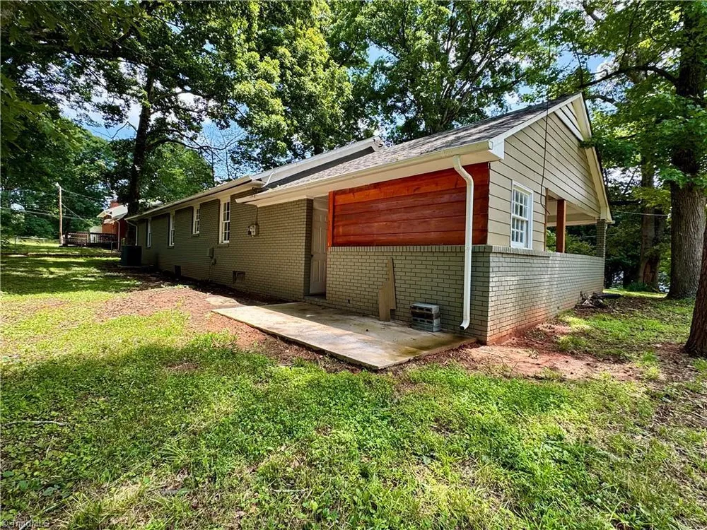 4441 White Rock Rd, Winston Salem, NC 27105