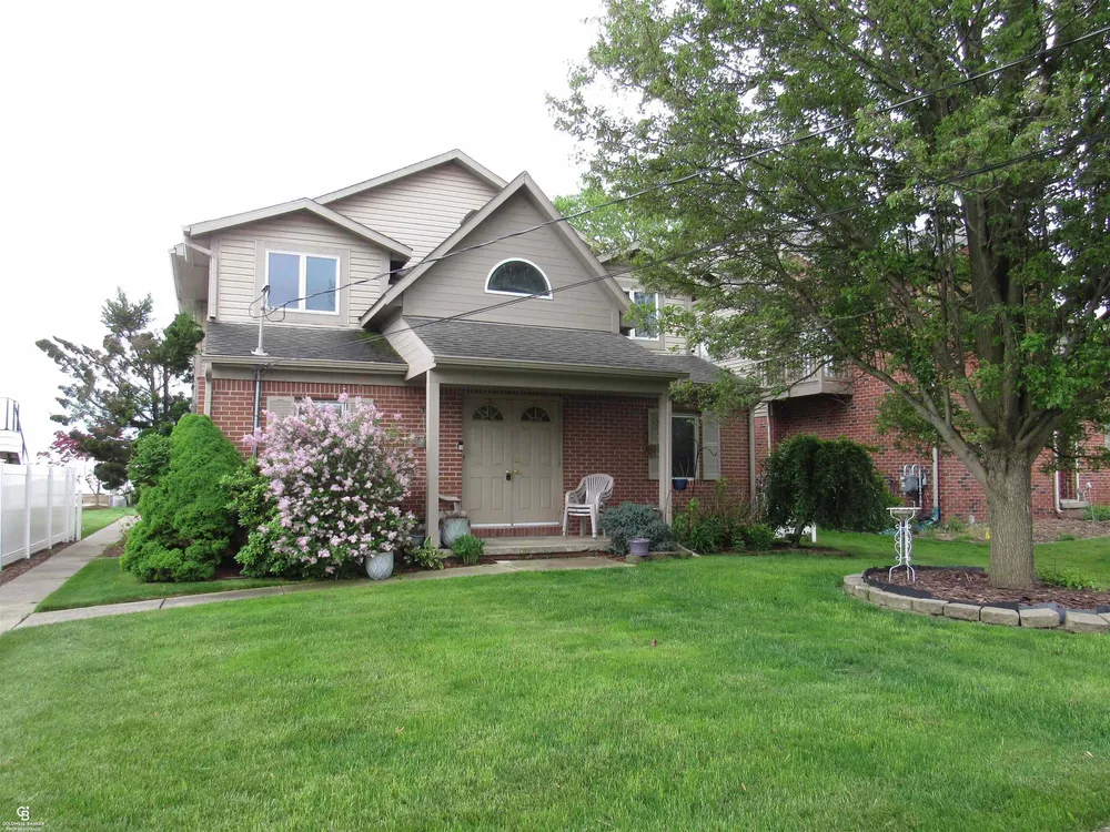 35610 Jeffers Ct, Harrison Township, MI 48045
