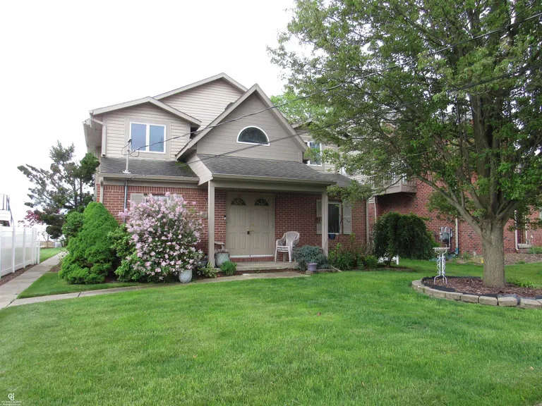 35610 Jeffers Ct, Harrison Township, MI 48045