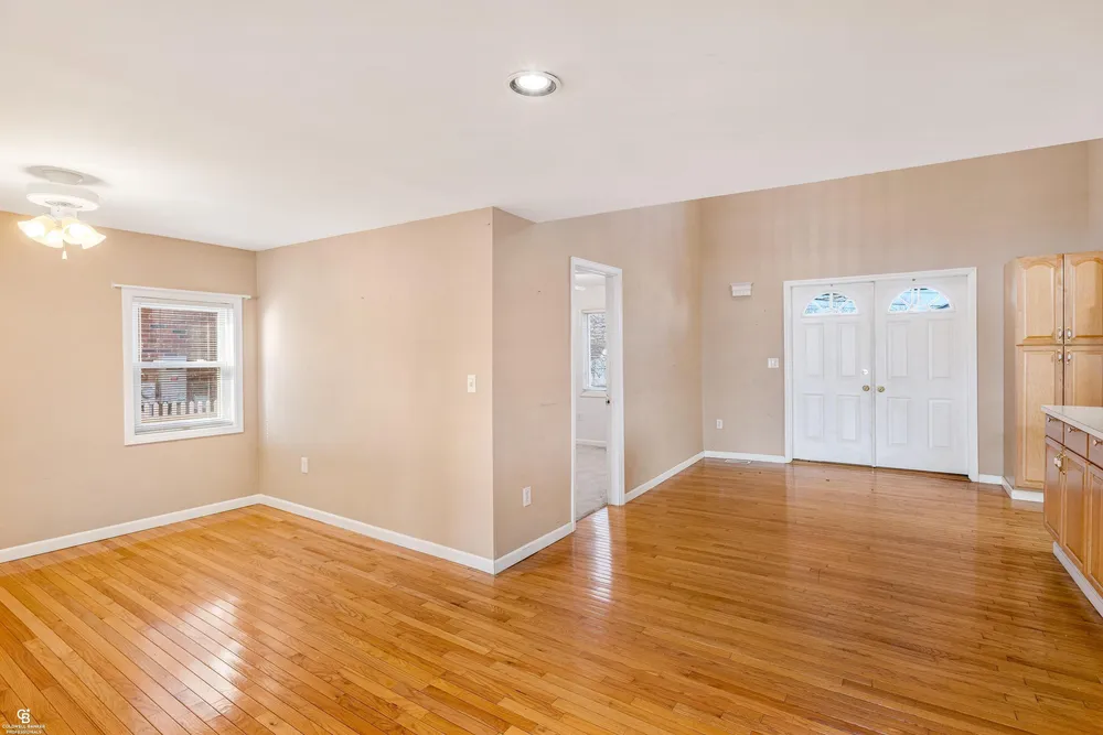 35610 Jeffers Ct, Harrison Township, MI 48045