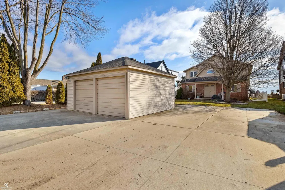35610 Jeffers Ct, Harrison Township, MI 48045