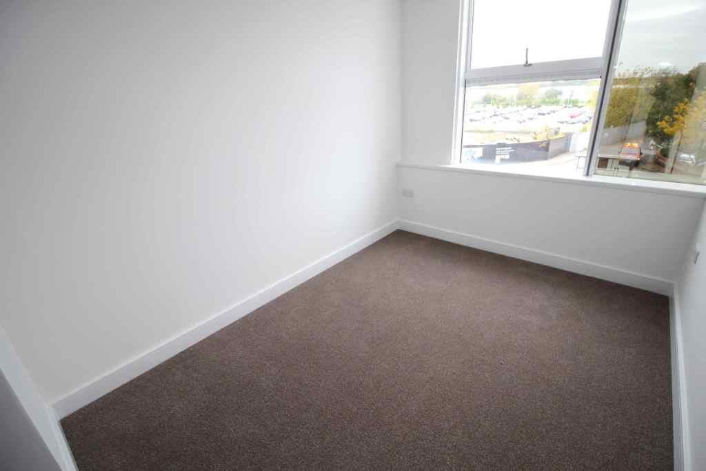 London Road, Lowfield Heath Image 4