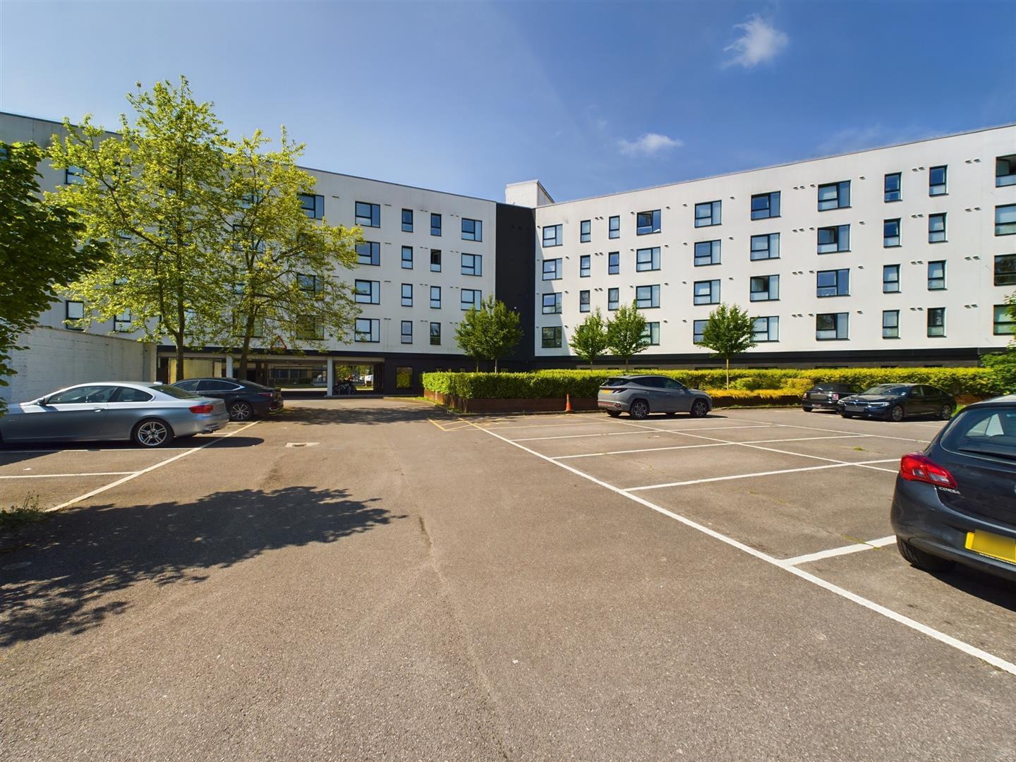 London Road, Crawley Image 2
