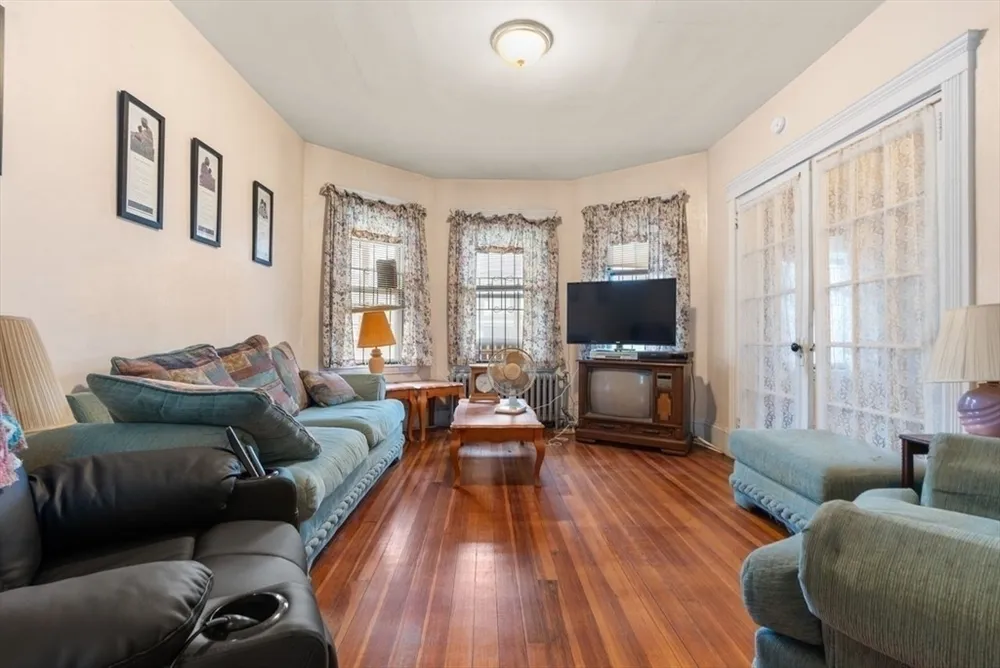 15 Nightingale St, Boston, MA 02124