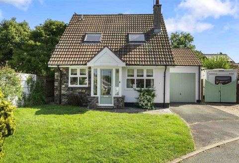 Home Close, Chillington