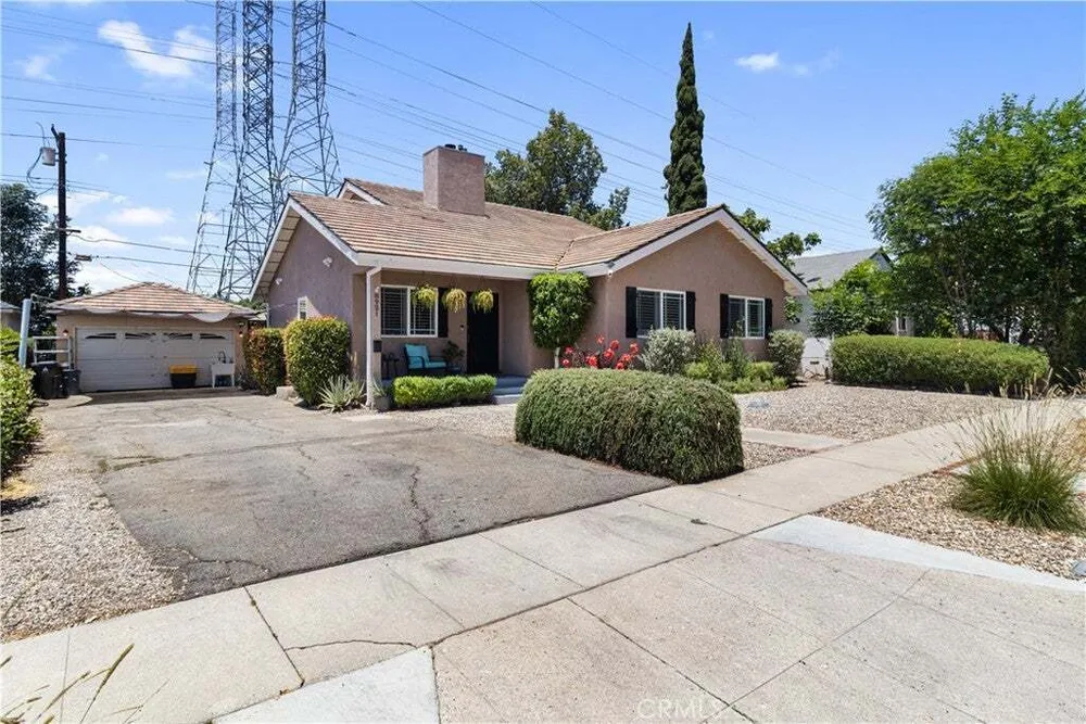 8921 Geyser Ave, Northridge, CA 91324