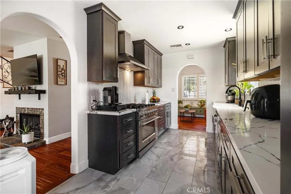 8921 Geyser Ave, Northridge, CA 91324