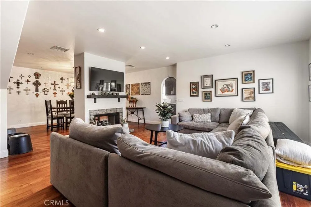8921 Geyser Ave, Northridge, CA 91324