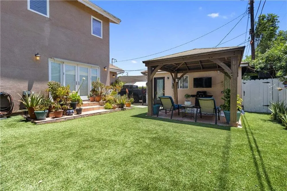 8921 Geyser Ave, Northridge, CA 91324