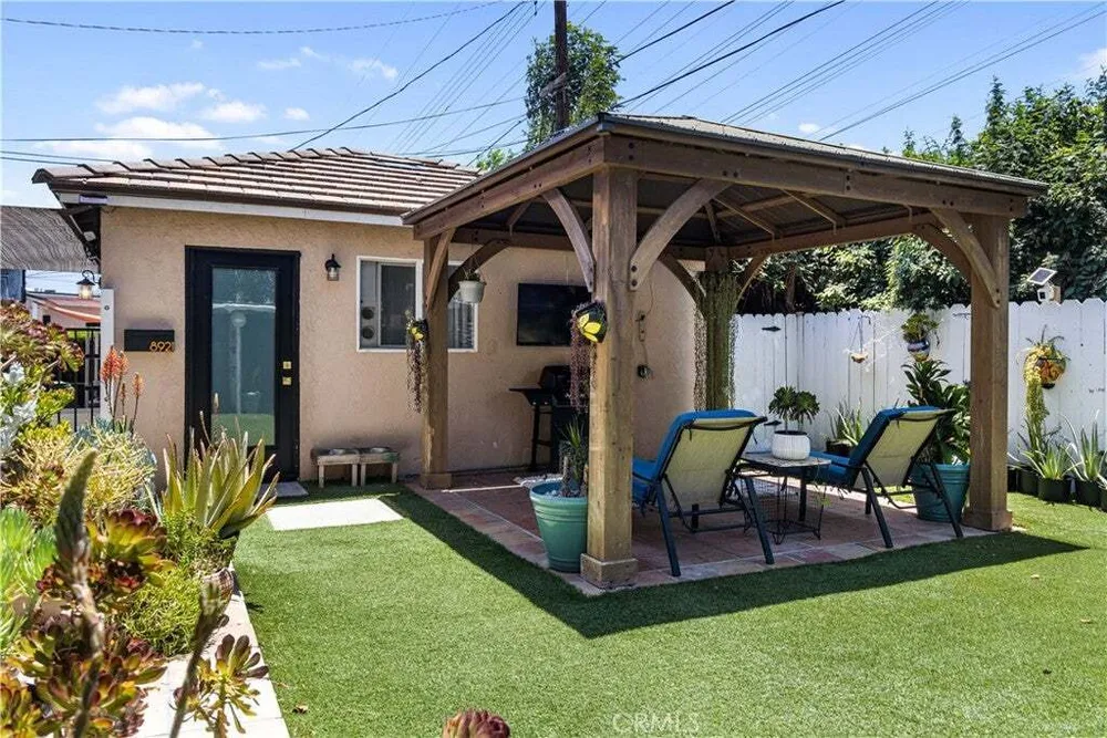 8921 Geyser Ave, Northridge, CA 91324