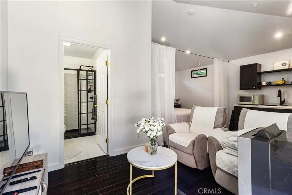 8921 Geyser Ave, Northridge, CA 91324