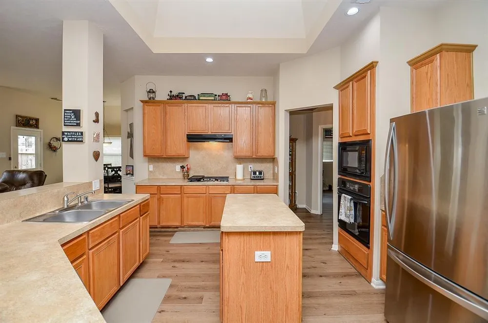 2010 Mound Lake Dr, Richmond, TX 77406