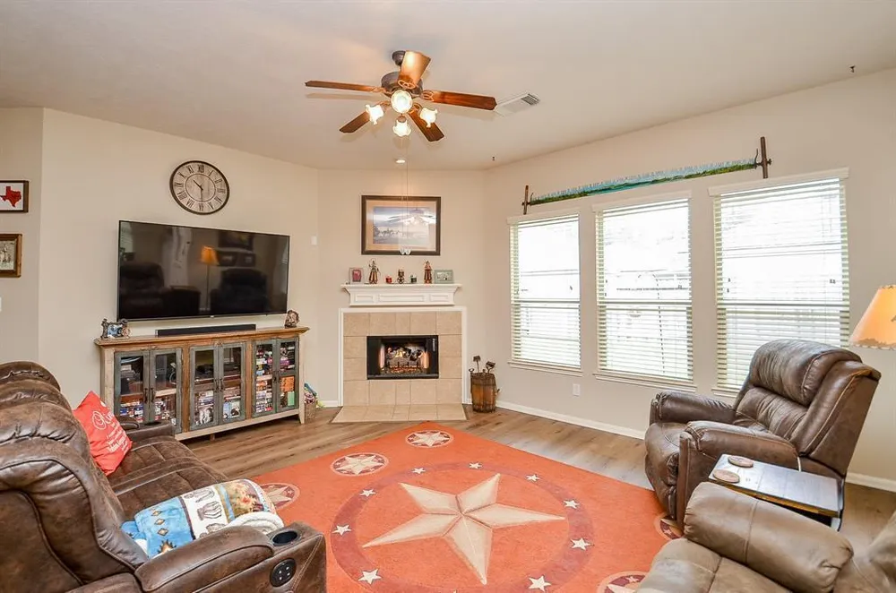 2010 Mound Lake Dr, Richmond, TX 77406