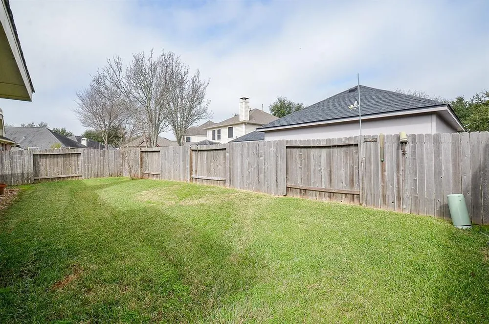 2010 Mound Lake Dr, Richmond, TX 77406