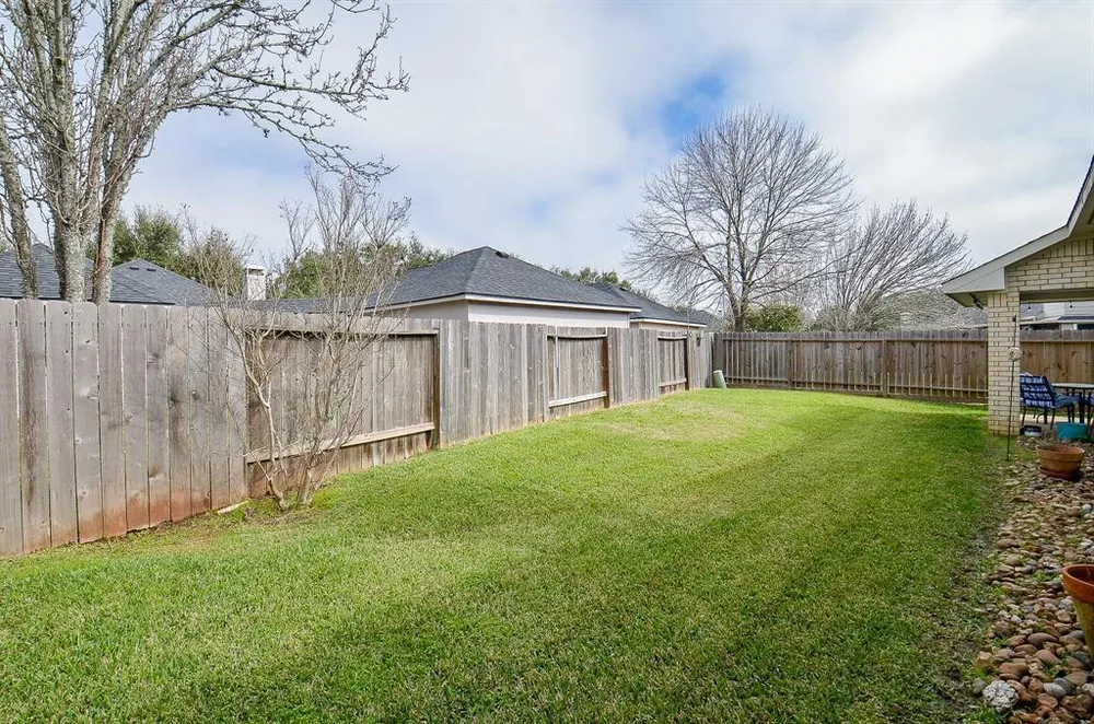 2010 Mound Lake Dr, Richmond, TX 77406
