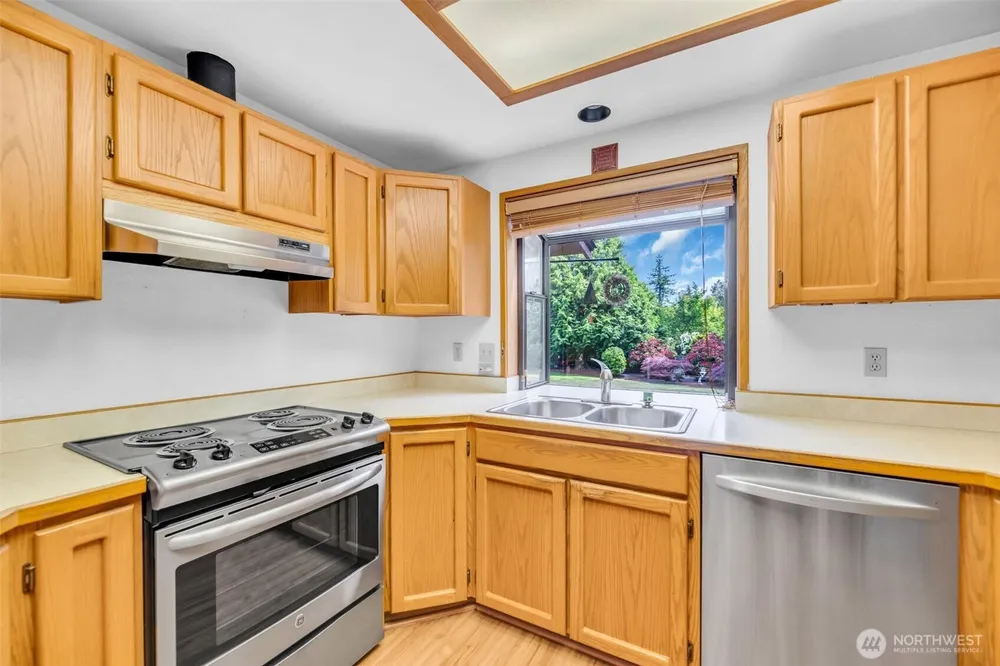 623 SW 122nd St, Seattle, WA 98146