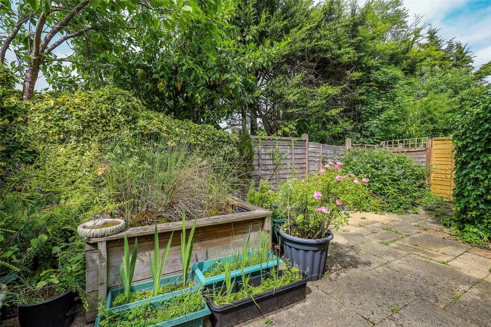Property carousel item 18