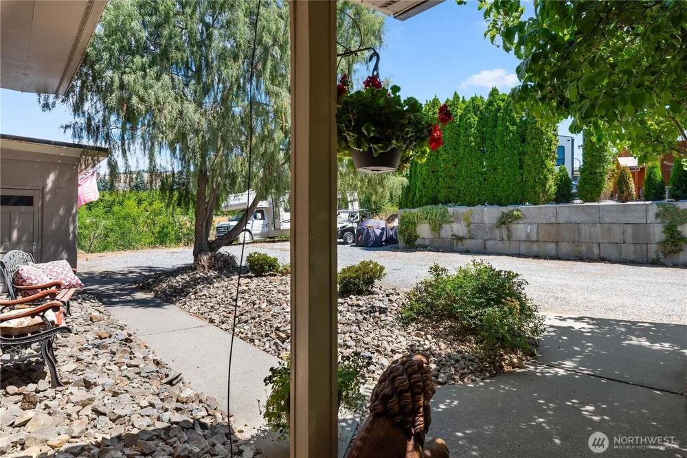 1714 N Astor Ct, East Wenatchee, WA 98802