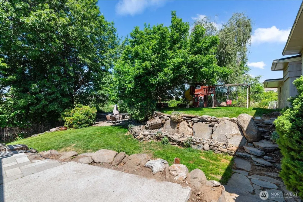 1714 N Astor Ct, East Wenatchee, WA 98802