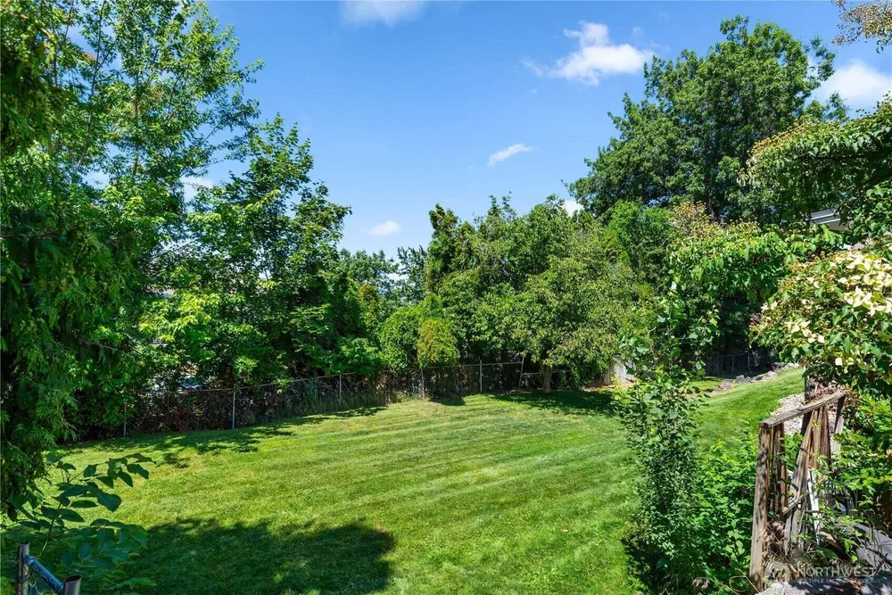 1714 N Astor Ct, East Wenatchee, WA 98802