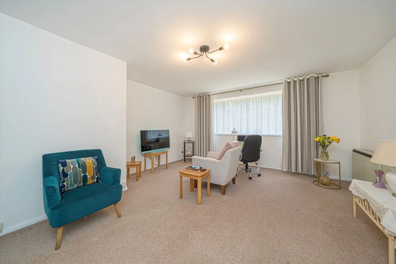 Brockley Combe, Weybridge, KT13 photo 2