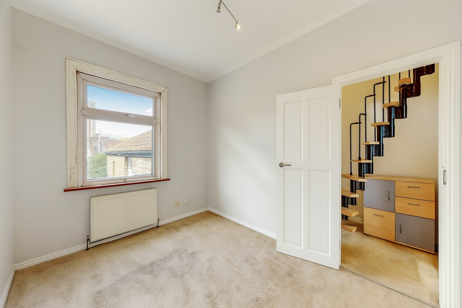 Four Bedroom Terraced House  For Sale   Brent View Road  West Hendon  NW9 Image 5