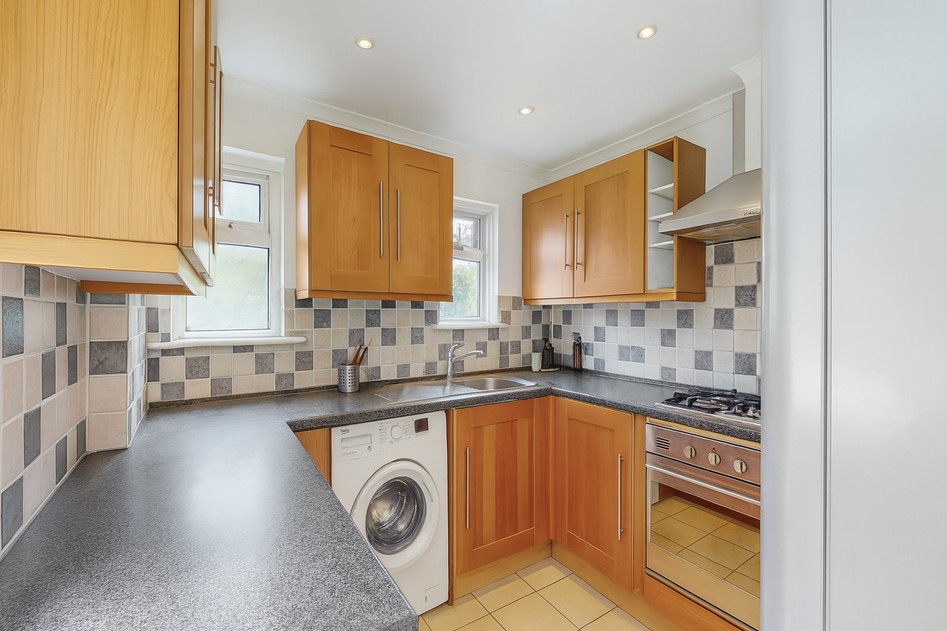 Four Bedroom Terraced House  For Sale   Brent View Road  West Hendon  NW9 Image 2