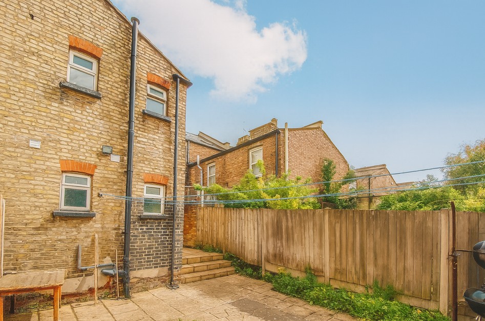 Four Bedroom Terraced House  For Sale   Brent View Road  West Hendon  NW9 Image 12