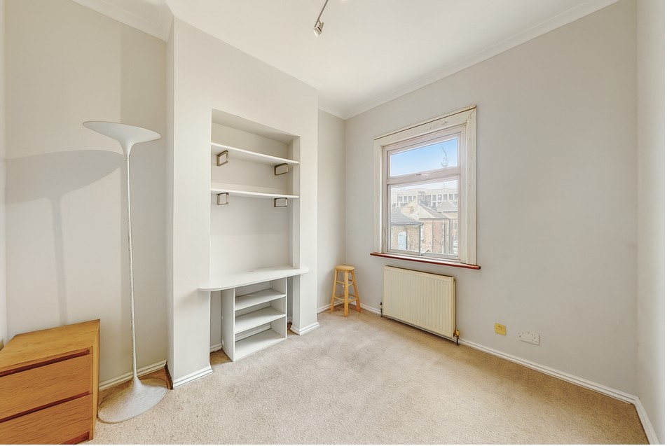 Four Bedroom Terraced House  For Sale   Brent View Road  West Hendon  NW9 Image 8