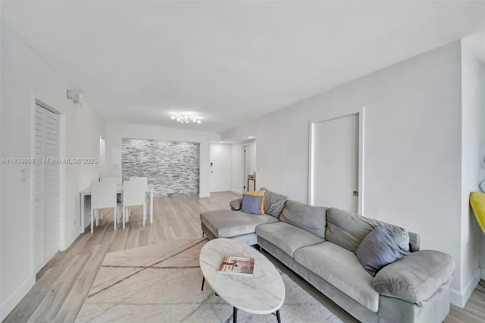 5005 Collins Ave, Miami Beach, FL 33140