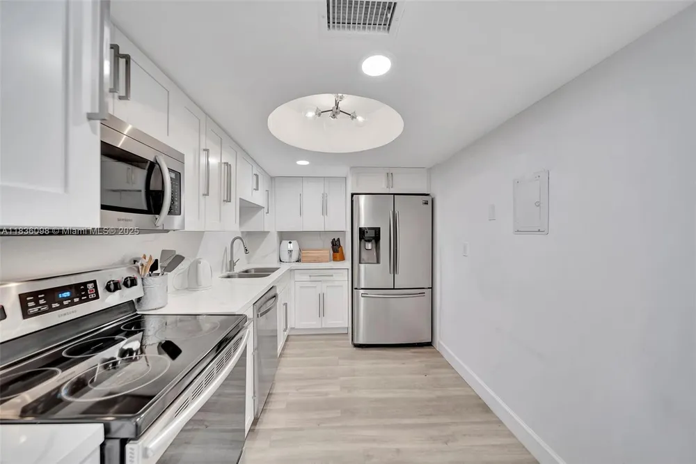 5005 Collins Ave, Miami Beach, FL 33140