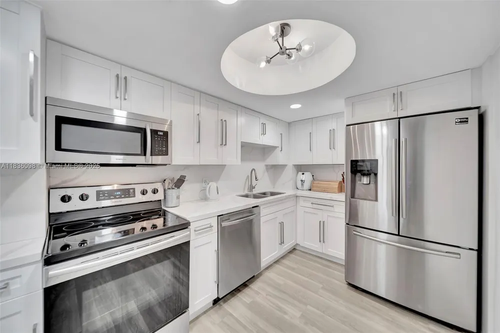 5005 Collins Ave, Miami Beach, FL 33140