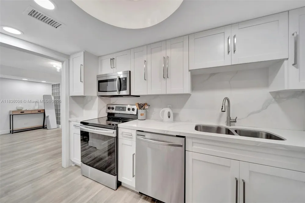 5005 Collins Ave, Miami Beach, FL 33140