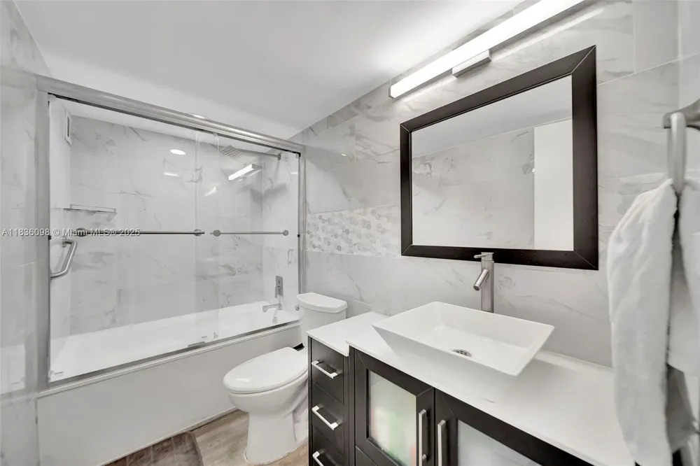 5005 Collins Ave, Miami Beach, FL 33140