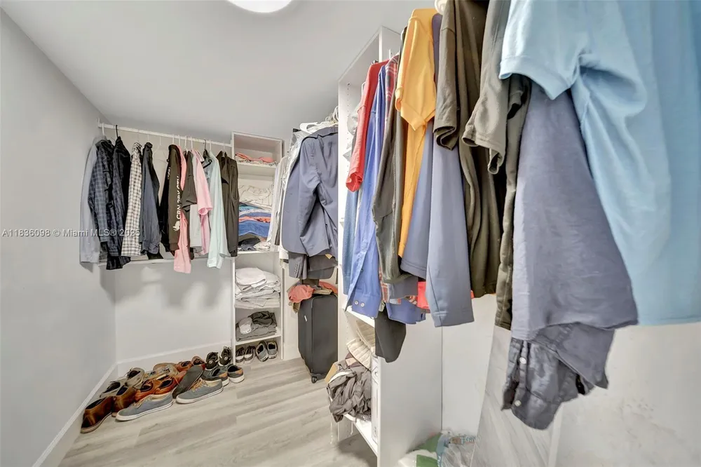 5005 Collins Ave, Miami Beach, FL 33140