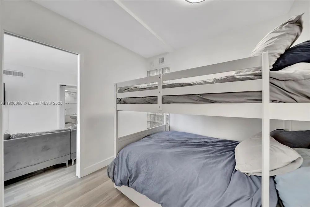 5005 Collins Ave, Miami Beach, FL 33140