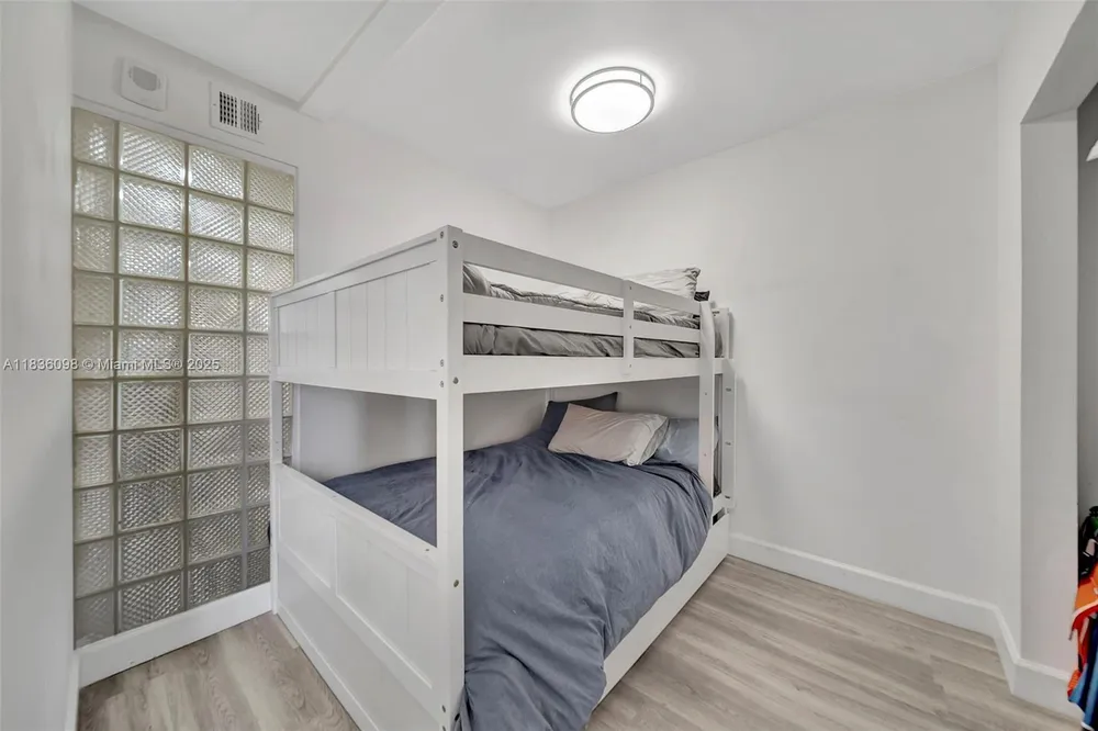 5005 Collins Ave, Miami Beach, FL 33140