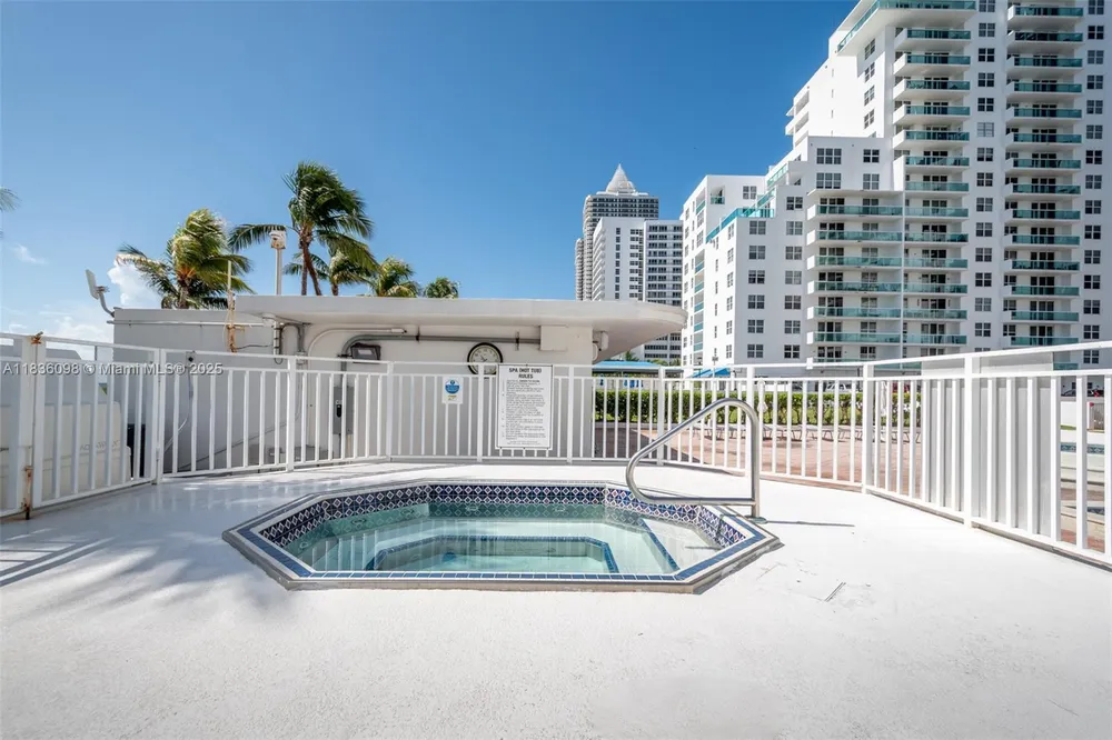 5005 Collins Ave, Miami Beach, FL 33140