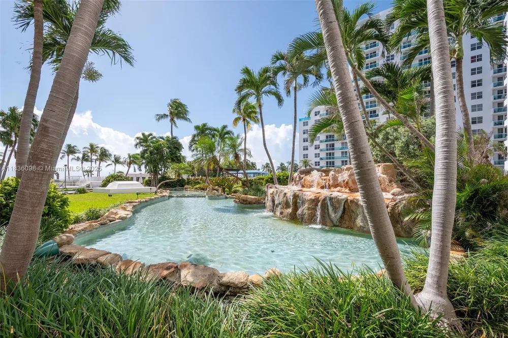 5005 Collins Ave, Miami Beach, FL 33140