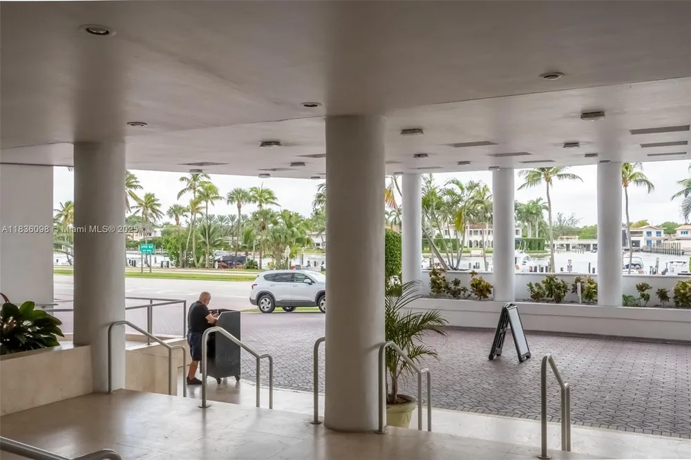 5005 Collins Ave, Miami Beach, FL 33140