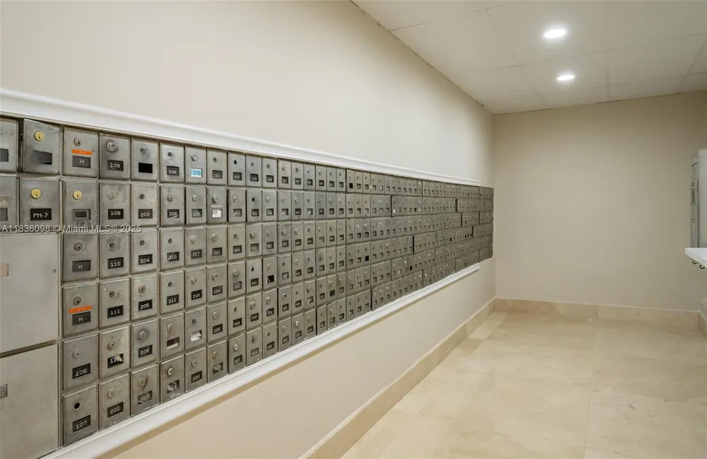 5005 Collins Ave, Miami Beach, FL 33140