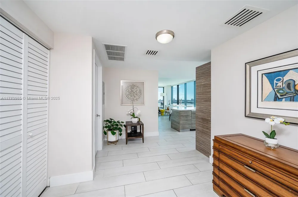460 NE 28th St, Miami, FL 33137